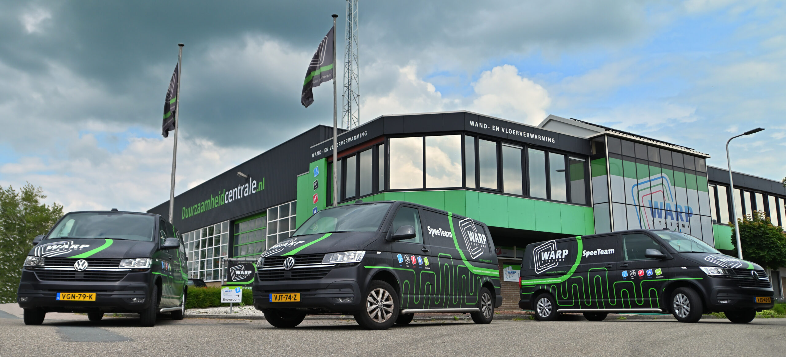 wagenpark voor gebouw