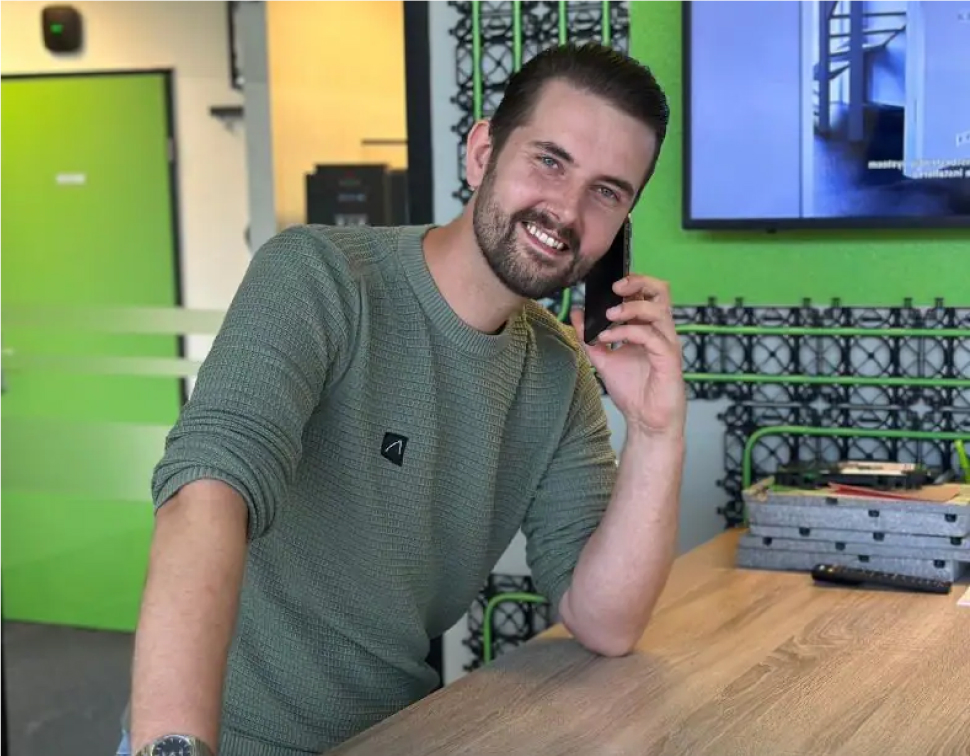 man met telefoon