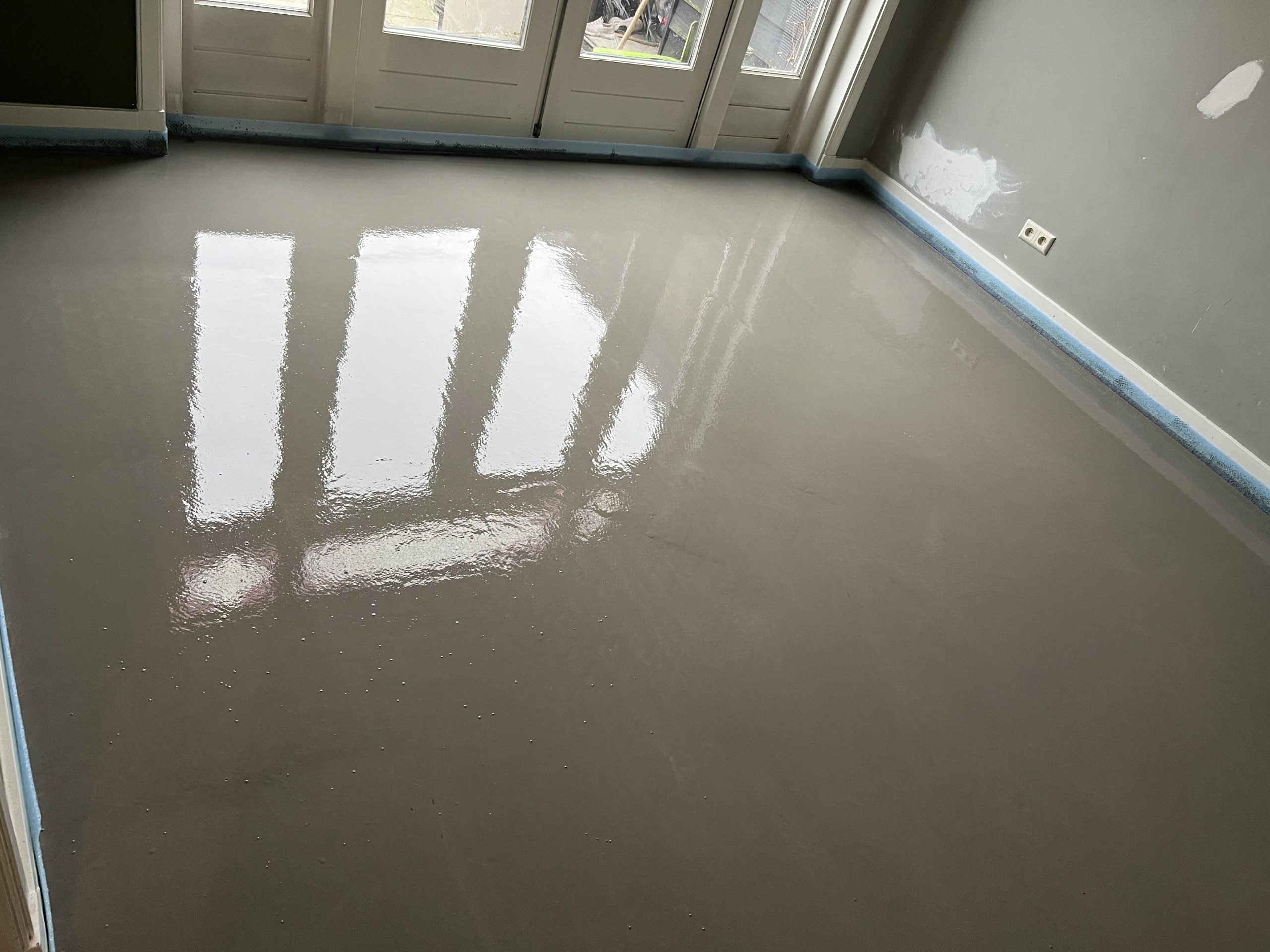 vloerverwarming woonkamer met vulmassa